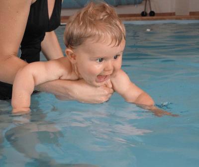Babyschwimmen (4 bis 18 Monate) mit einem Elternteil - 5er Kurs